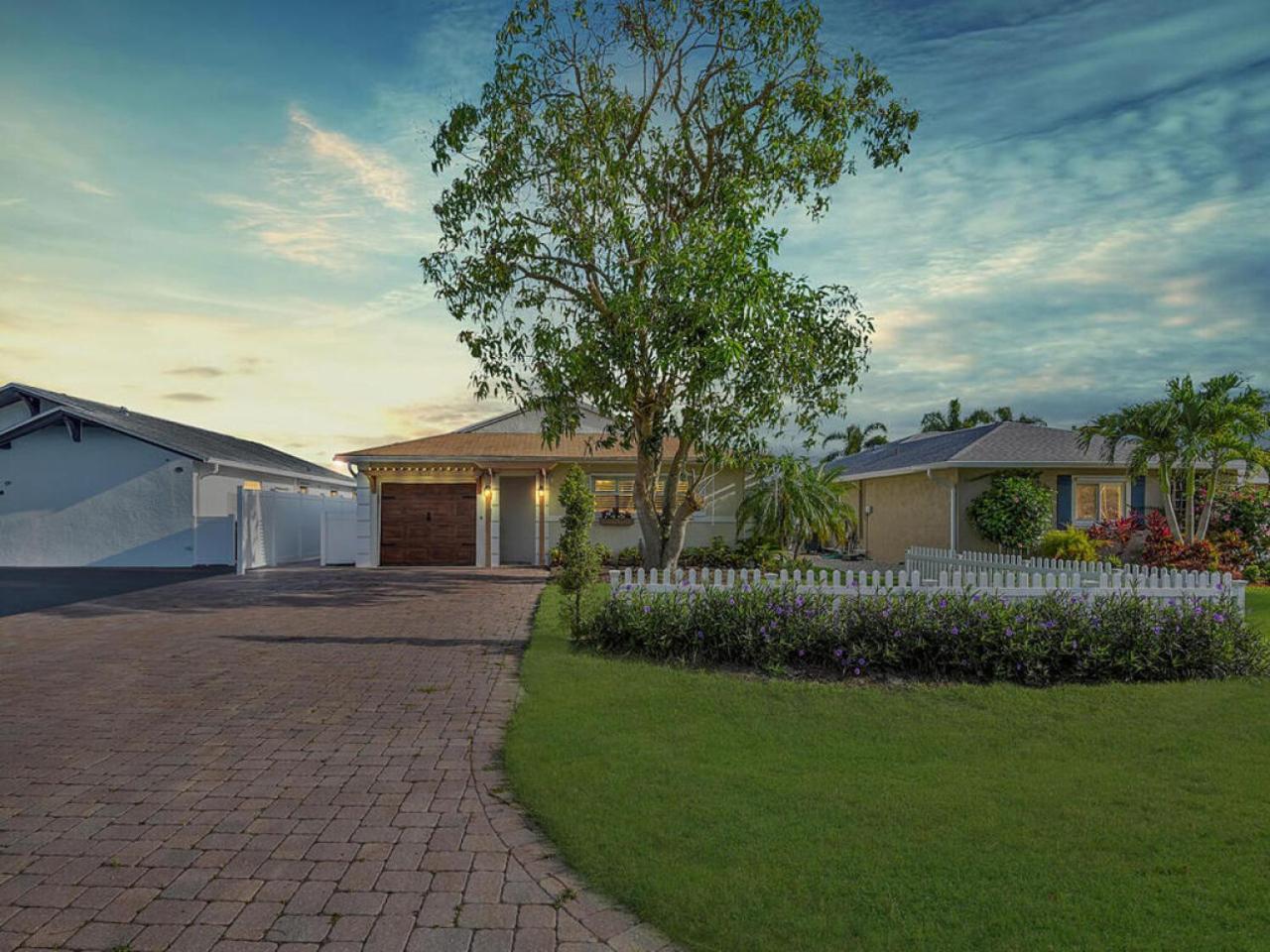 Amazing With Hot Tub Jacuzzi, Bbq, Pool Table - 1 Mile To Beach! * North Naples