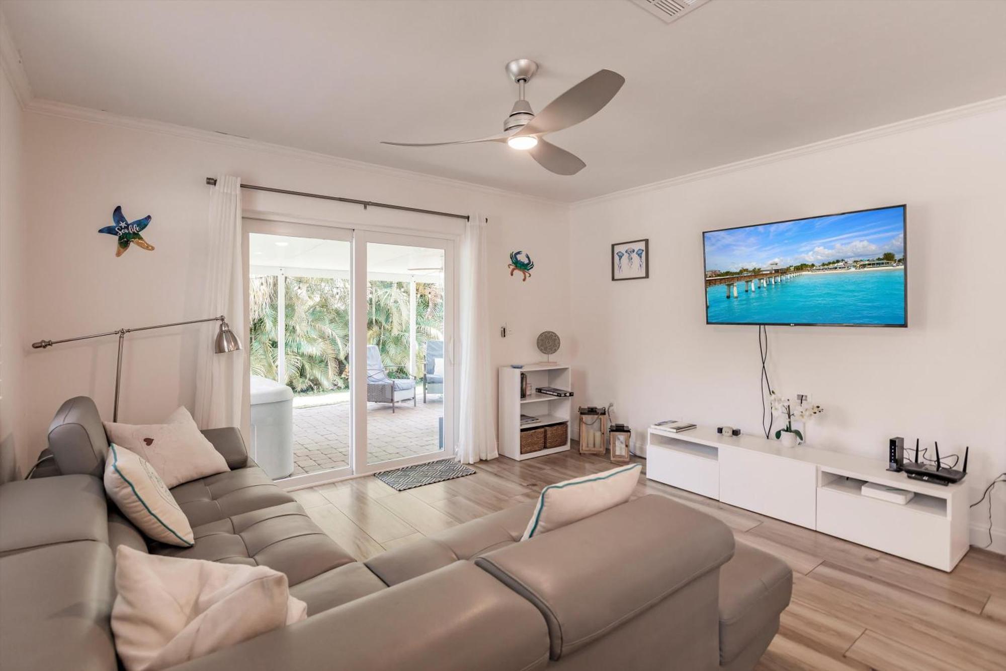 Hébergement de vacances Amazing With Hot Tub Jacuzzi, Bbq, Pool Table - 1 Mile To Beach! North Naples
