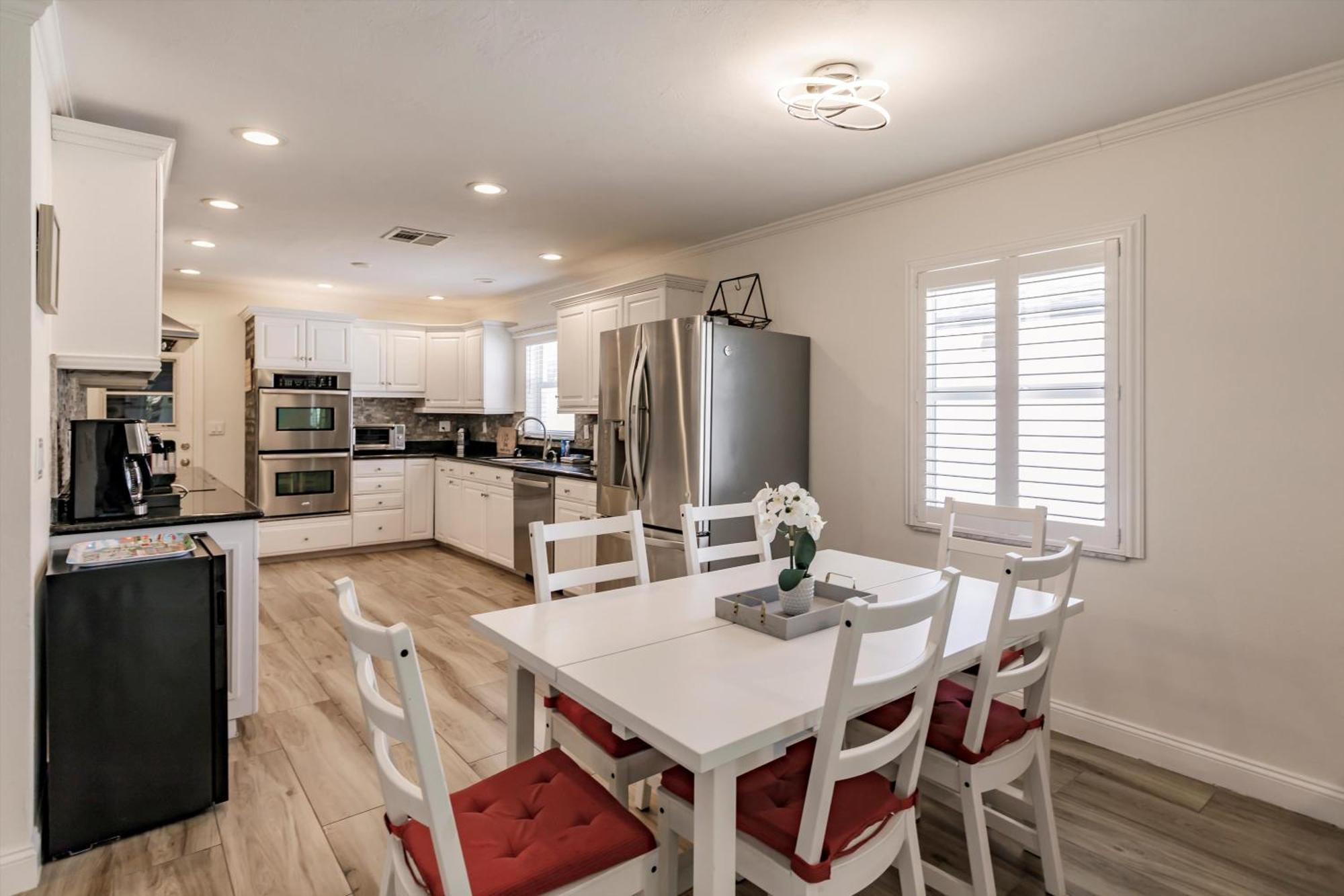 Amazing With Hot Tub Jacuzzi, Bbq, Pool Table - 1 Mile To Beach! * North Naples