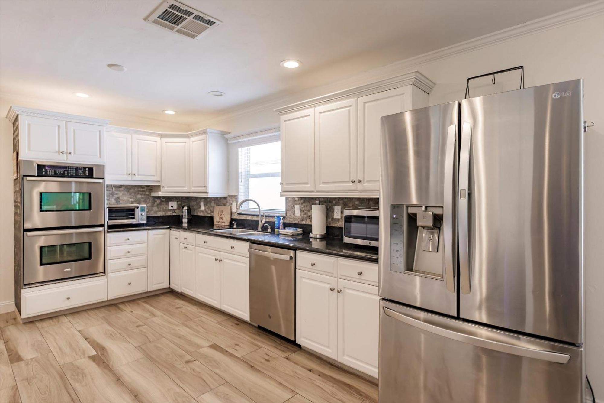 Amazing With Hot Tub Jacuzzi, Bbq, Pool Table - 1 Mile To Beach! North Naples