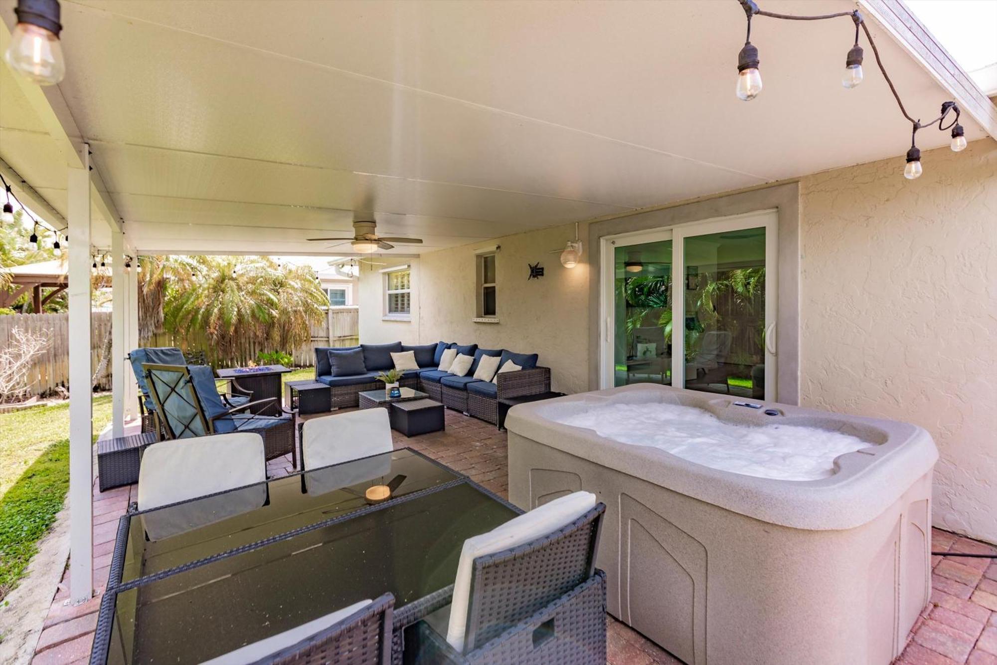 Amazing With Hot Tub Jacuzzi, Bbq, Pool Table - 1 Mile To Beach! Hébergement de vacances North Naples