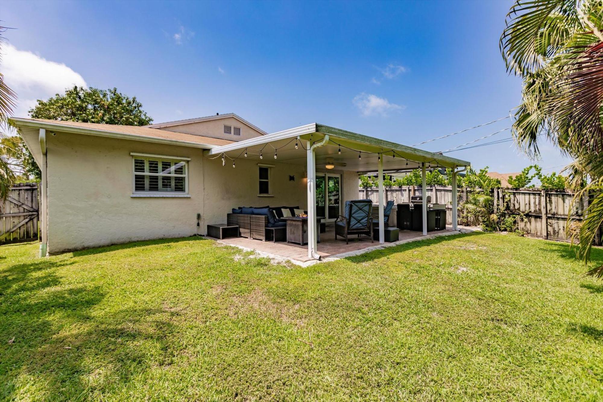 Amazing With Hot Tub Jacuzzi, Bbq, Pool Table - 1 Mile To Beach! * North Naples